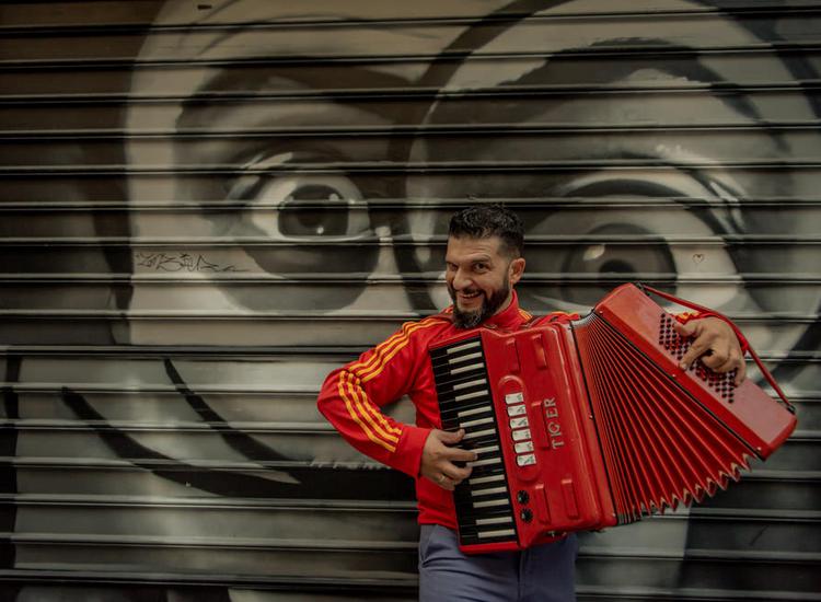 Θάνος Σταυρίδης: «Στην Ελλάδα ζούμε στην παντοκρατορία του τραγουδιού, εντούτοις ο κόσμος είναι πια δεκτικός στην ορχηστρική μουσική»