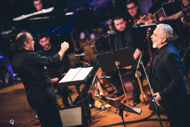 Mας καθήλωσαν οι «Σπόροι της Σμύρνης» του Νίκου Πλατύραχου στο ΩΔΕΙΟ ΑΘΗΝΩΝ