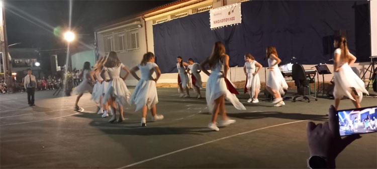 Το πιο ζεστό χειροκρότημα στον Χρήστο Νικολόπουλο από τους μαθητές του 3ου Δημοτικού  Σχολείου Κηφισιάς 