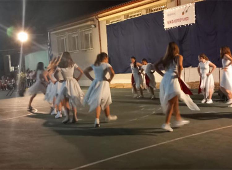 Το πιο ζεστό χειροκρότημα στον Χρήστο Νικολόπουλο από τους μαθητές του 3ου Δημοτικού  Σχολείου Κηφισιάς 