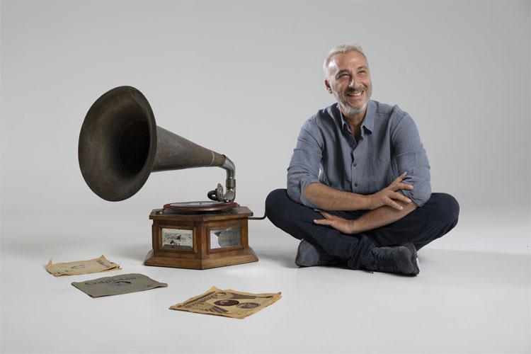 Mίνως Μάτσας:«Το τραγούδι είναι μια σοβαρή πράξη που στοχεύει απευθείας στην καρδιά»