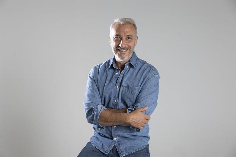 Mίνως Μάτσας:«Το τραγούδι είναι μια σοβαρή πράξη που στοχεύει απευθείας στην καρδιά»