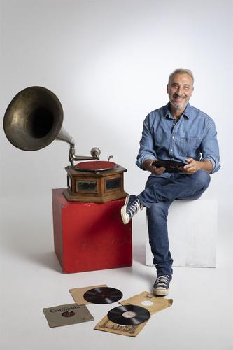 Mίνως Μάτσας:«Το τραγούδι είναι μια σοβαρή πράξη που στοχεύει απευθείας στην καρδιά»