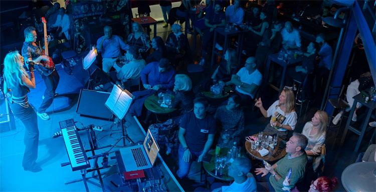 Μια νύχτα στον Σταυρό χωρίς «πρέπει» - με τη Φρόσω Στυλιανού & The Alternadivas