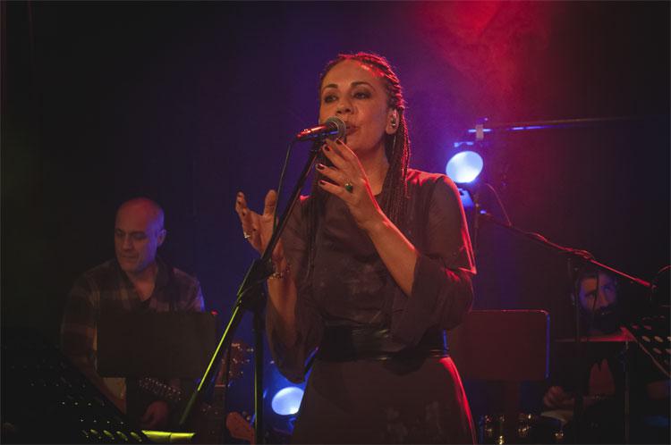 Βάσια Βουγιουκλή: «Πάντα την ιστορία μου προσπαθώ να πω, απλά με άλλον τρόπο»