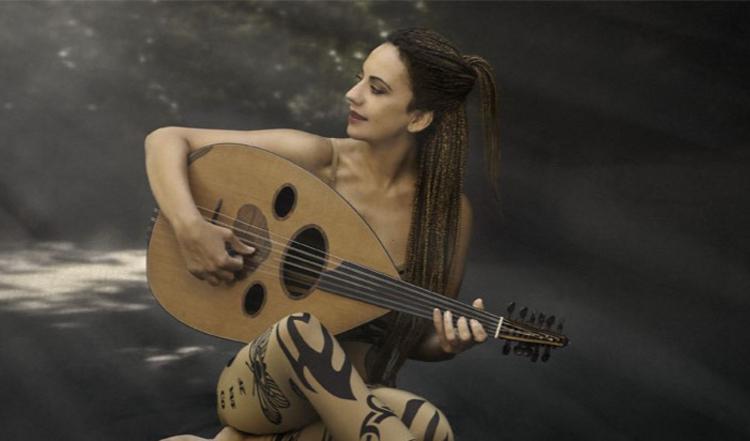 Βάσια Βουγιουκλή: «Πάντα την ιστορία μου προσπαθώ να πω, απλά με άλλον τρόπο»