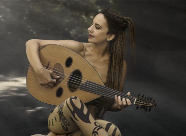 Βάσια Βουγιουκλή: «Πάντα την ιστορία μου προσπαθώ να πω, απλά με άλλον τρόπο»