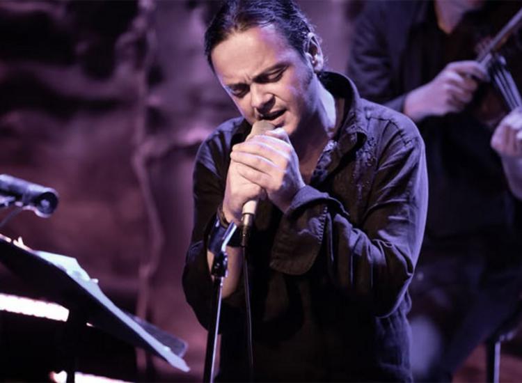 O Bασίλης Γισδάκης στη «Μικρή Σκηνή» στη Θεσσαλονίκη