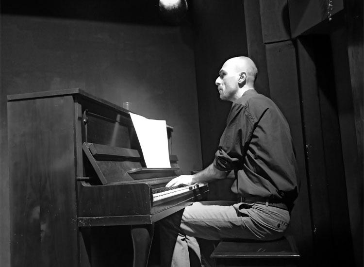 Γιώργος Καγιαλίκος: «Διαφωνώ με την προχειρότητα που παρουσιάζεται ως καλλιτεχνική άποψη»