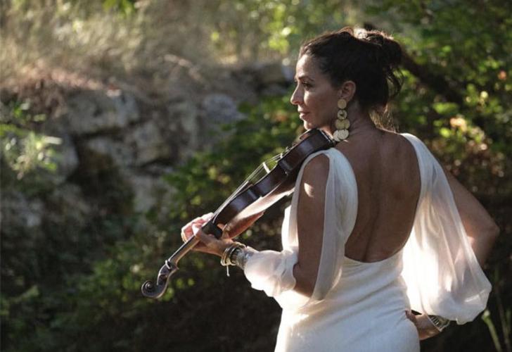 Μαρία Μανουσάκη: «Η World Jazz δεν αντικαθιστά την παράδοση, αλλά τη συστήνει ξανά στον κόσμο» 