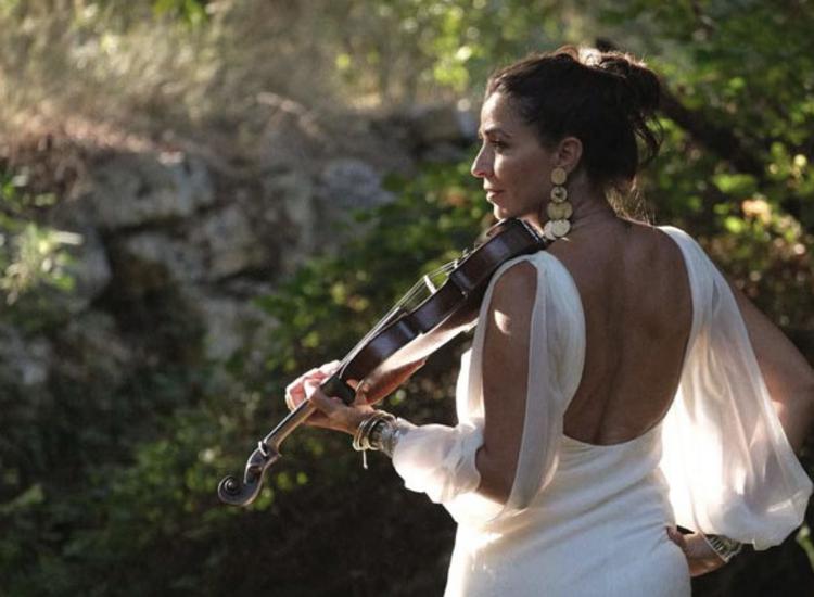 Μαρία Μανουσάκη: «Η World Jazz δεν αντικαθιστά την παράδοση, αλλά τη συστήνει ξανά στον κόσμο» 