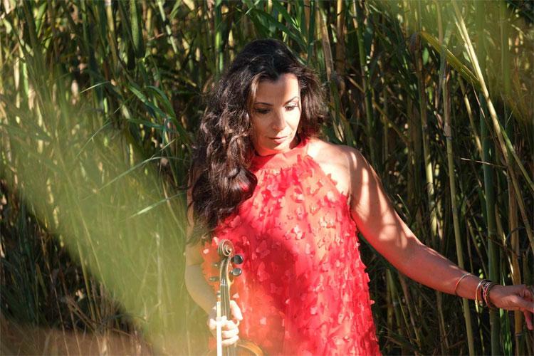 Μαρία Μανουσάκη: «Η World Jazz δεν αντικαθιστά την παράδοση, αλλά τη συστήνει ξανά στον κόσμο» 