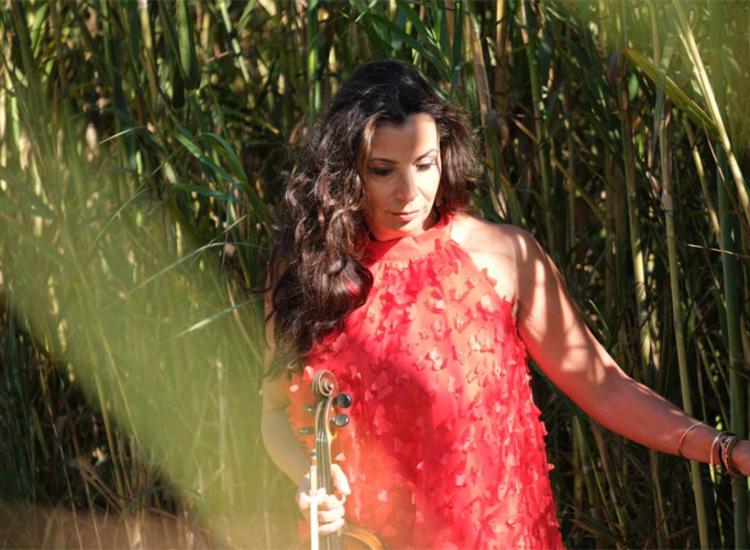 Μαρία Μανουσάκη: «Η World Jazz δεν αντικαθιστά την παράδοση, αλλά τη συστήνει ξανά στον κόσμο» 