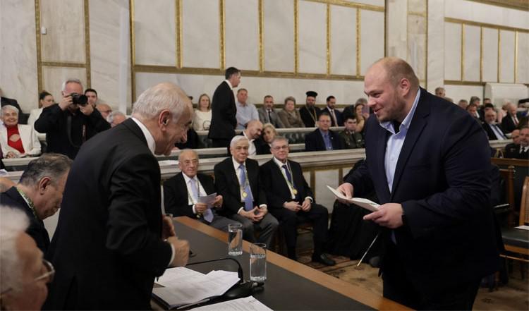 Μιχάλης Παούρης: Ο πρώτος σολίστ μπουζουκιού που τιμά η Ακαδημία Αθηνών