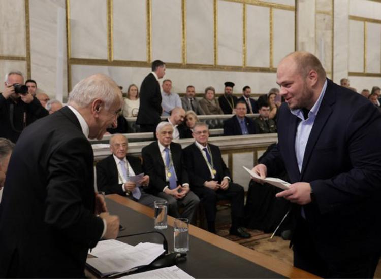 Μιχάλης Παούρης: Ο πρώτος σολίστ μπουζουκιού που τιμά η Ακαδημία Αθηνών