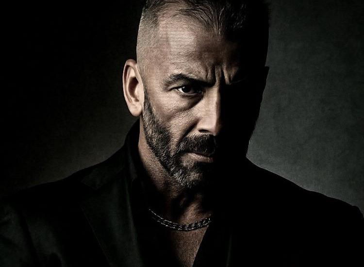 Μιχάλης Χατζηαναστασίου: «Η σχέση μου με την Κωμωδία αποκαταστάθηκε σαν έρωτας με τη δεύτερη ματιά» 