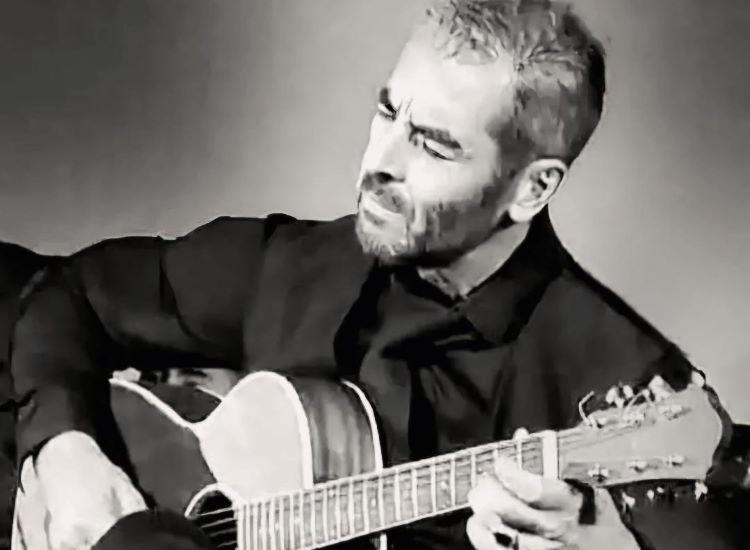 Μιχάλης Χατζηαναστασίου: «Η σχέση μου με την Κωμωδία αποκαταστάθηκε σαν έρωτας με τη δεύτερη ματιά» 