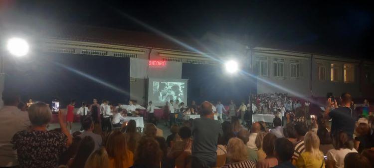 Το Γ' Δημοτικό Σχολείο Κηφισιάς στο σύμπαν του Μάνου Χατζιδάκι