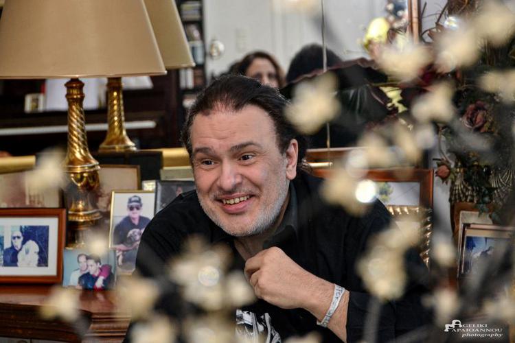 Κώστας Λειβαδάς: «Μέσα από το τραγούδι πρέπει να βγαίνουμε ευγενέστεροι και δυνατότεροι»