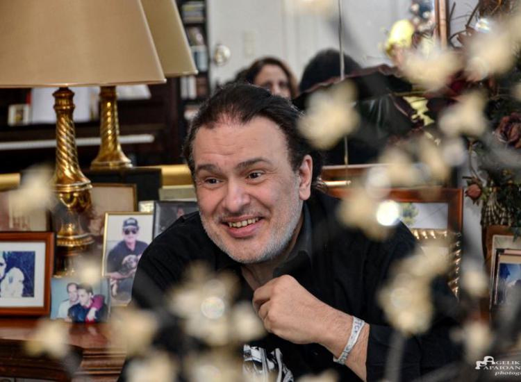 Κώστας Λειβαδάς: «Μέσα από το τραγούδι πρέπει να βγαίνουμε ευγενέστεροι και δυνατότεροι»