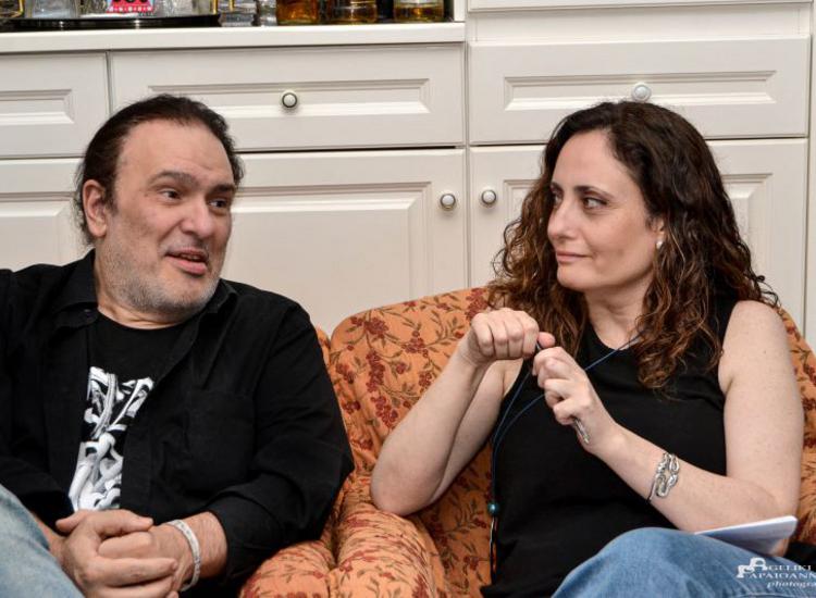 Κώστας Λειβαδάς: «Μέσα από το τραγούδι πρέπει να βγαίνουμε ευγενέστεροι και δυνατότεροι»