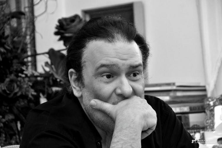Κώστας Λειβαδάς: «Μέσα από το τραγούδι πρέπει να βγαίνουμε ευγενέστεροι και δυνατότεροι»