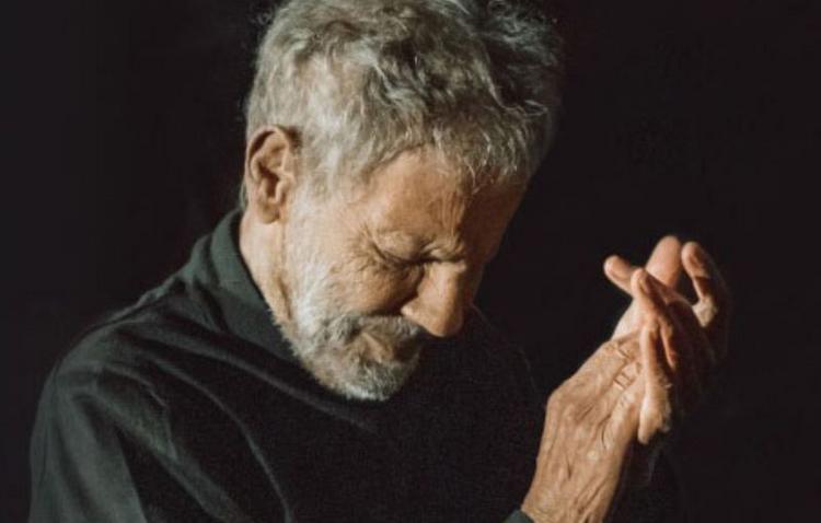 Ο Σταύρος Ξαρχάκος «Σε σύμπαν Ερωτικό» στον Λυκαβηττό